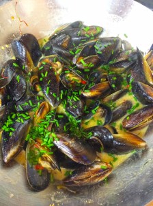 mussels in white wine saffron broth2